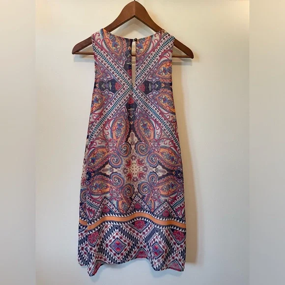 Everly Shift Dress - Picture 2 of 8